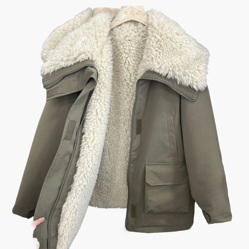 Cappotto invernale donna stile casual con collo foderato e tasche ampie
