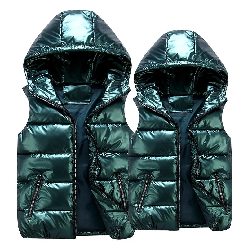 Glänzende ärmellose Herren-Daunenjacke mit Kapuze und Reißverschluss