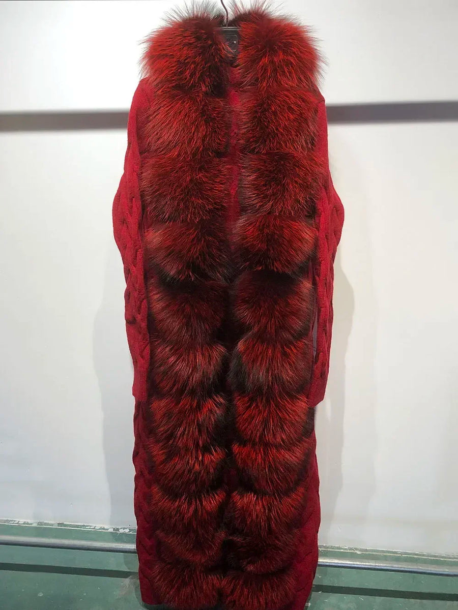 Lange Damen-Strickweste mit Zopfmuster und Felloptik-Besätzen