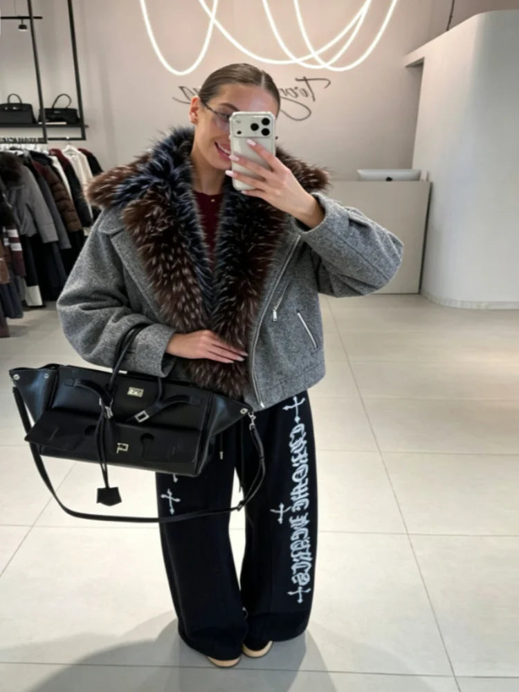 Veste courte femme coupe ample grise avec col et doublure d'aspect fourrure