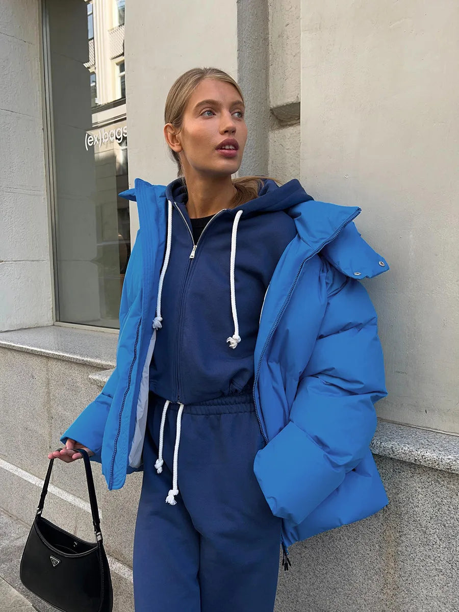 Kurze gesteppte Damen-Daunenjacke mit Kapuze, einfarbig