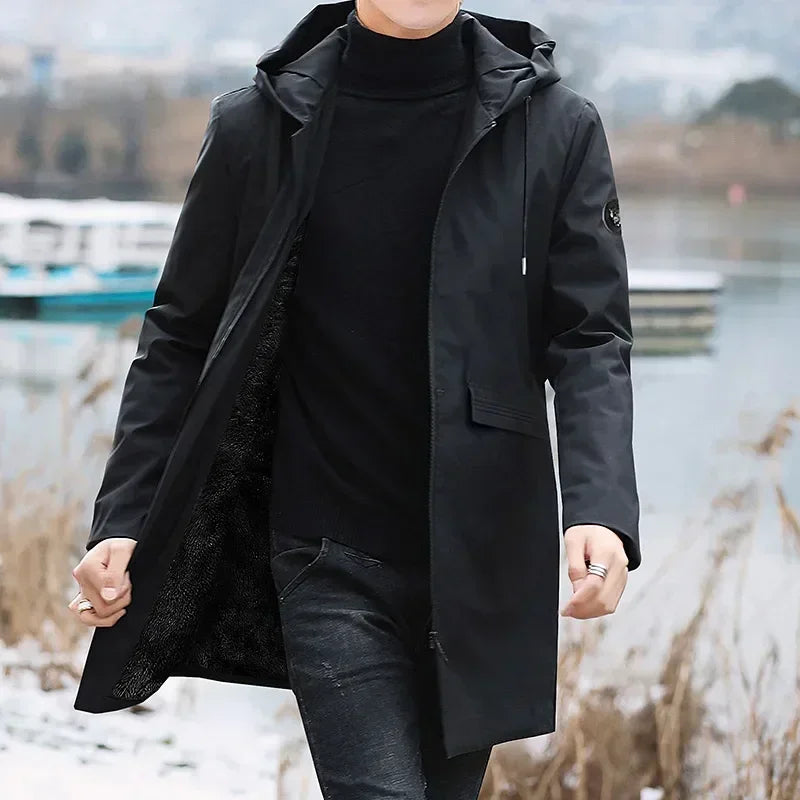 Cappotto lungo nero da uomo con cappuccio, foderato, stile parka