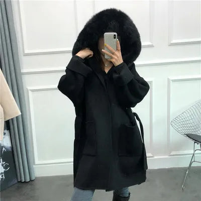 Abrigo elegante para mujer con capucha y mangas con ribete de piel sintética, cinturón extraíble