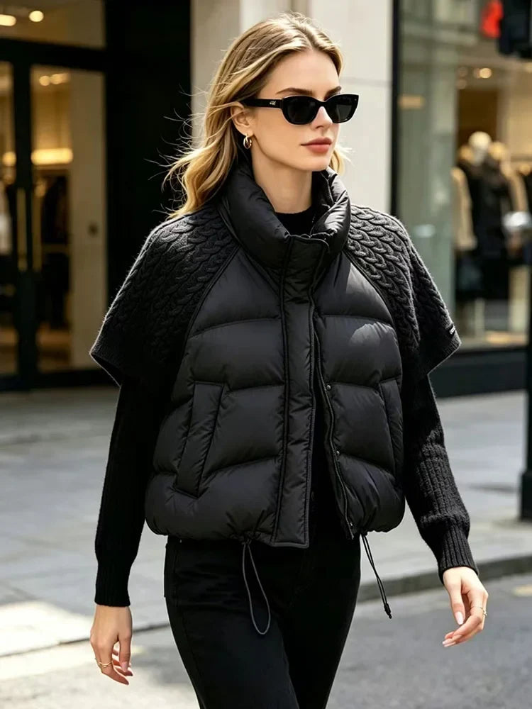 Kurze Damen-Daunenjacke mit gestrickten Ärmeln und Stehkragen