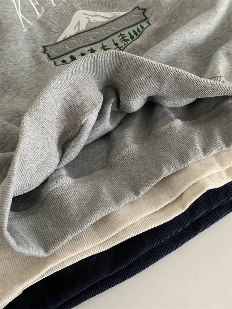 Ledig rundhalsad sweatshirt för dam med bergstryck och långa ärmar