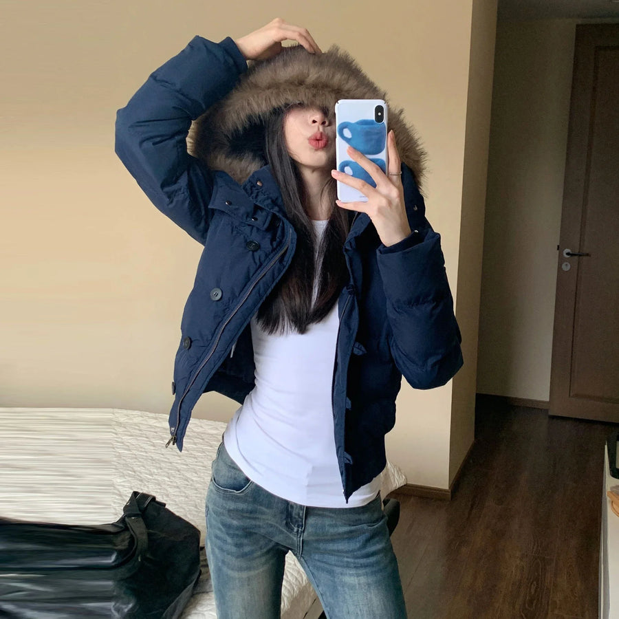 Piumino corto da donna con cappuccio in ecopelliccia blu navy