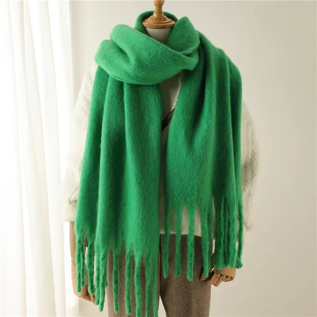 Mjuk och varm enfärgad scarf med fransar, lila färg