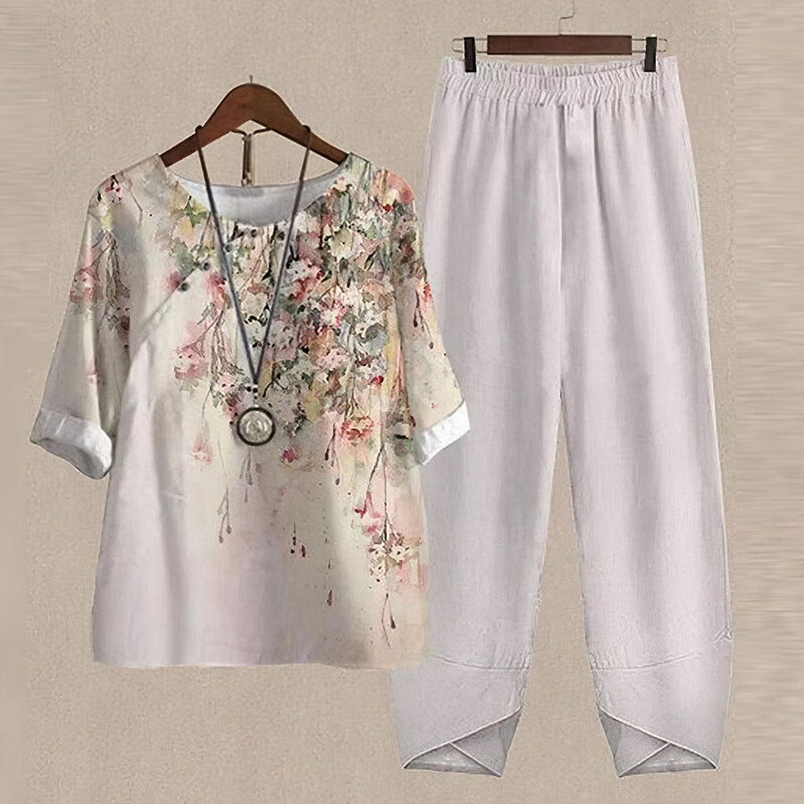 Damen-Zweiteiler aus Bluse und weiter Hose mit gelb-orangefarbenem Blätterprint