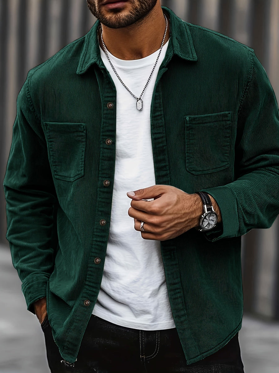 Herrenhemd im Overshirt-Stil aus geripptem Stoff mit Knöpfen und Brusttaschen
