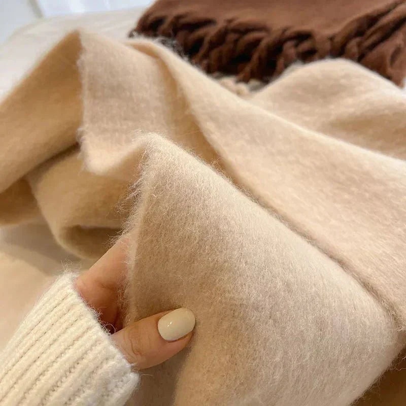 Weicher Fransenschal aus Strick im Winterstil, mehrere Farben erhältlich