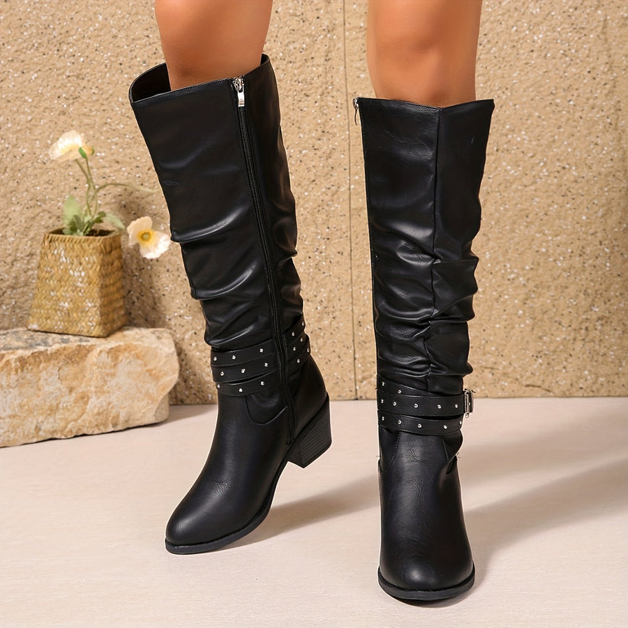Hoge zwarte dameslaarzen met plooien, gespen en studs