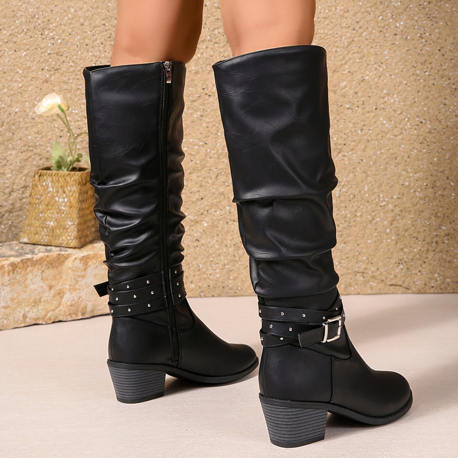 Hoge zwarte dameslaarzen met plooien, gespen en studs
