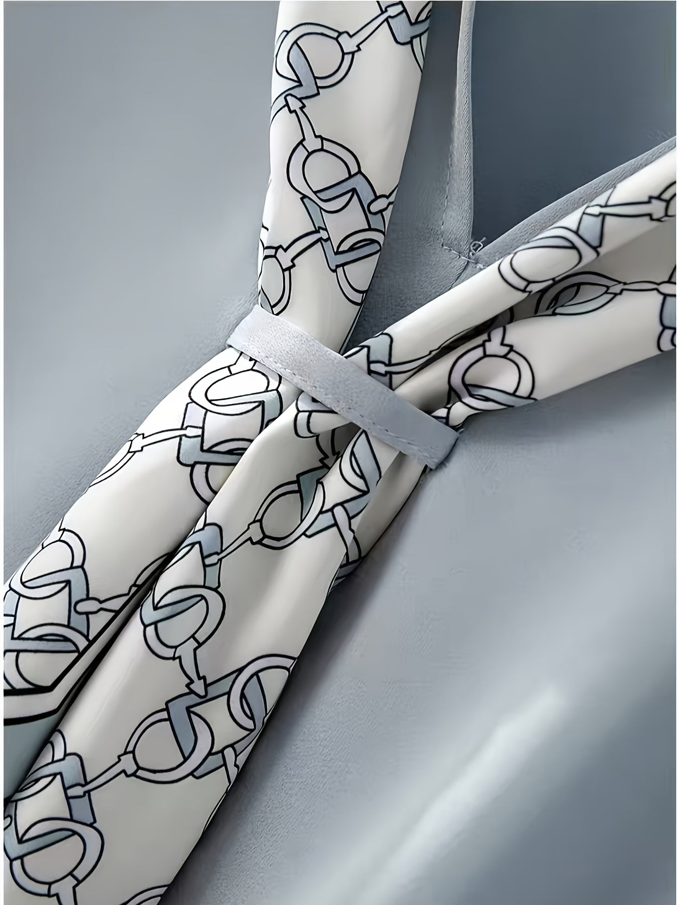 Elegant short-sleeve blouse with collar and scarf for women – Casual chic style