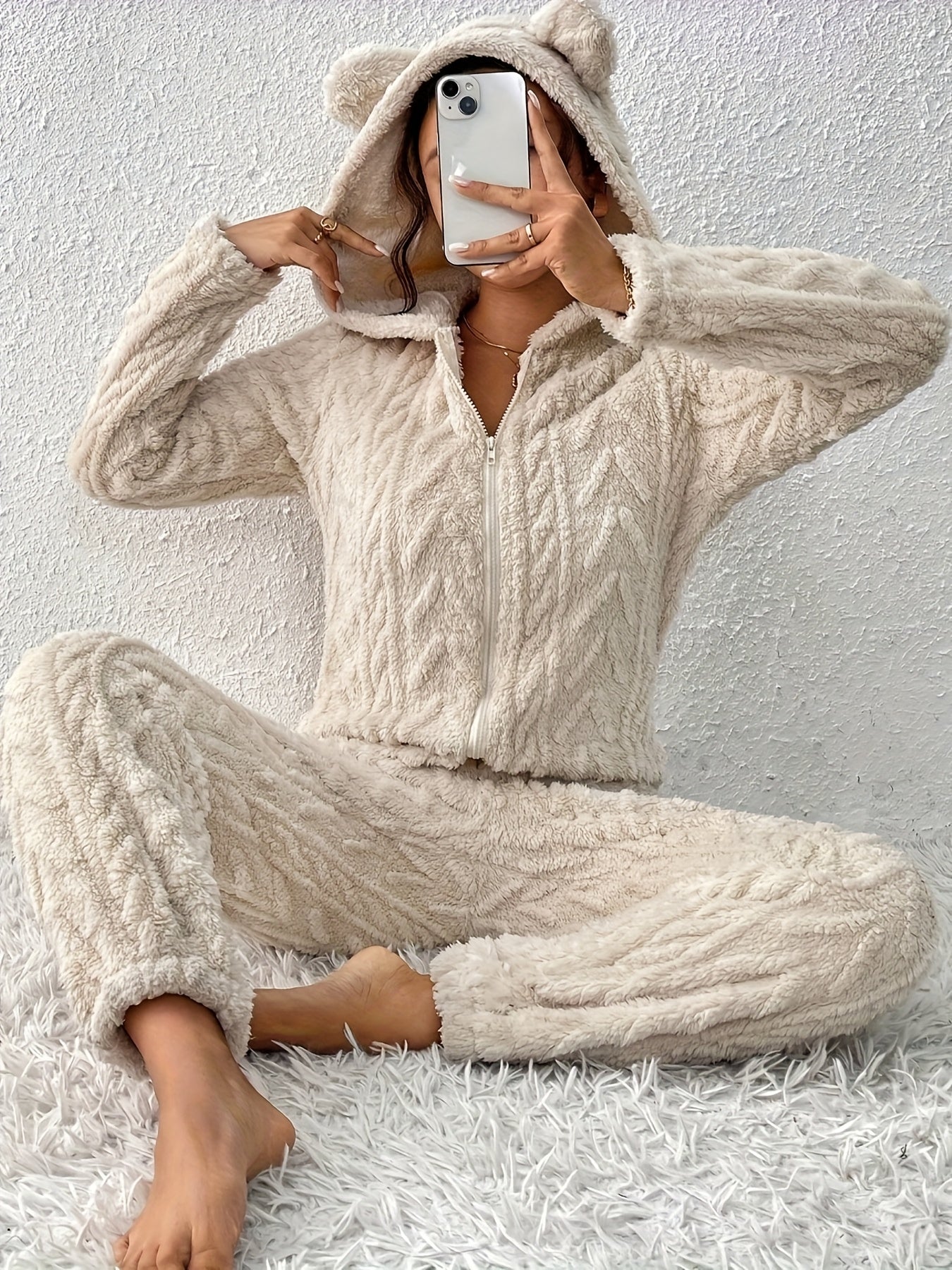 Grenouillère Femme Douce Motif Géométrique Ours Beige à Capuche avec Fermeture Éclair
