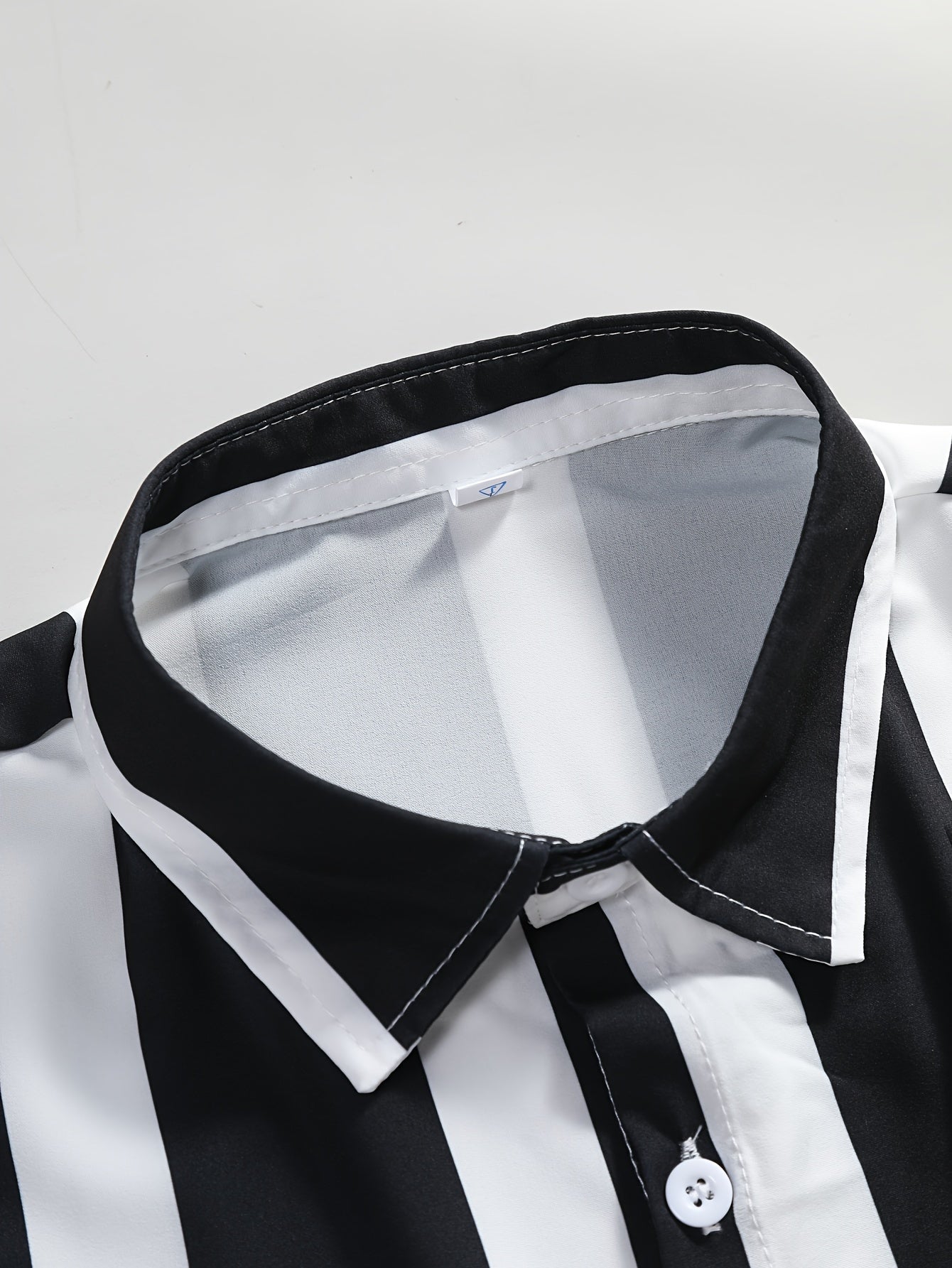Camisa de Rayas Verticales Estilo Urbano para Hombre - Look Casual y a la Moda