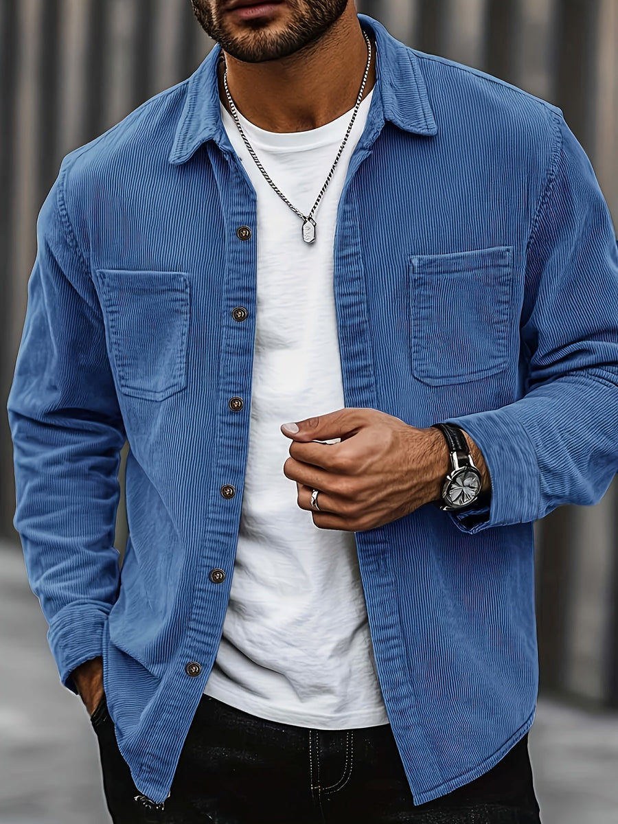 Herrenhemd im Overshirt-Stil aus geripptem Stoff mit Knöpfen und Brusttaschen