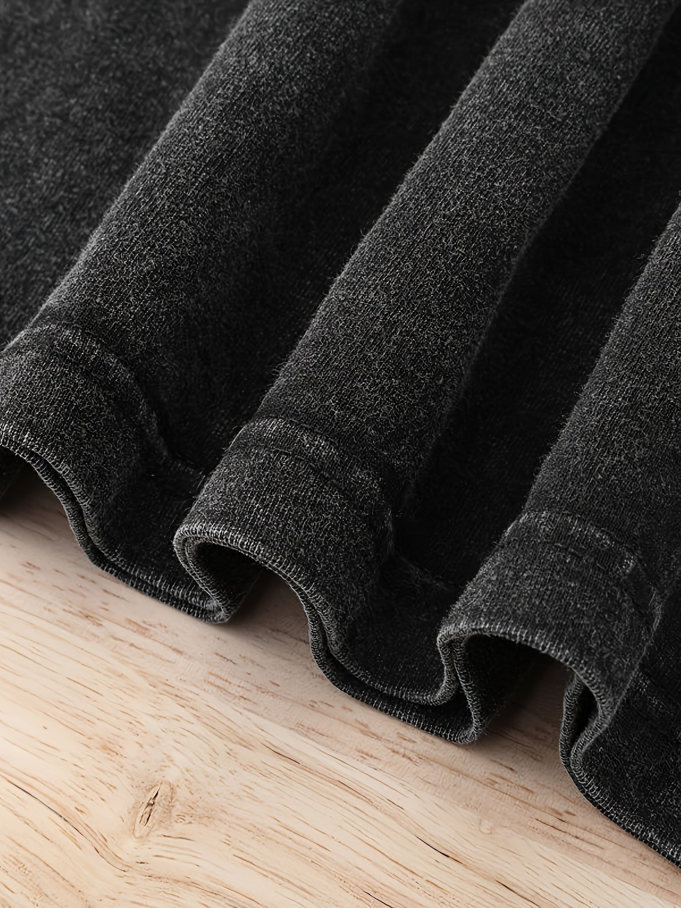 Sweat-shirt oversize délavé noir avec imprimé graphique épée ailée au dos