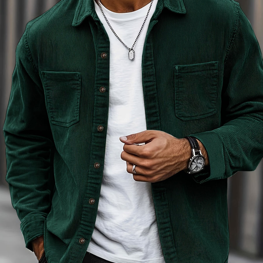 Herrenhemd im Overshirt-Stil aus geripptem Stoff mit Knöpfen und Brusttaschen