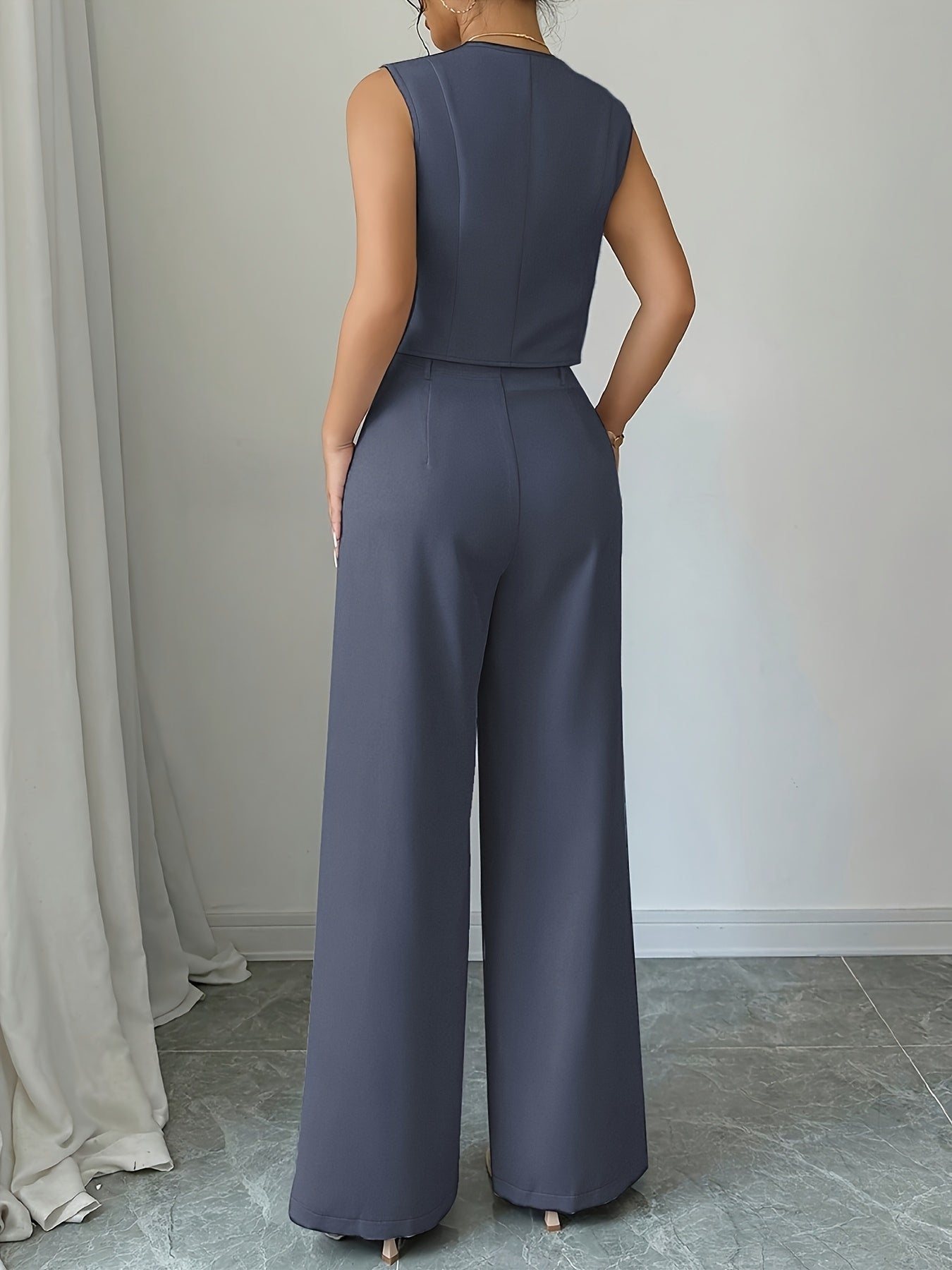 Combinaison pantalon tailleur élégante femme style business chic