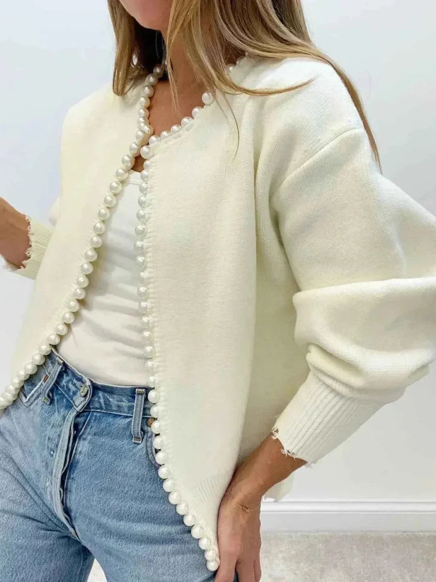 Cárdigan abierto de mujer en blanco crema con borde de perlas