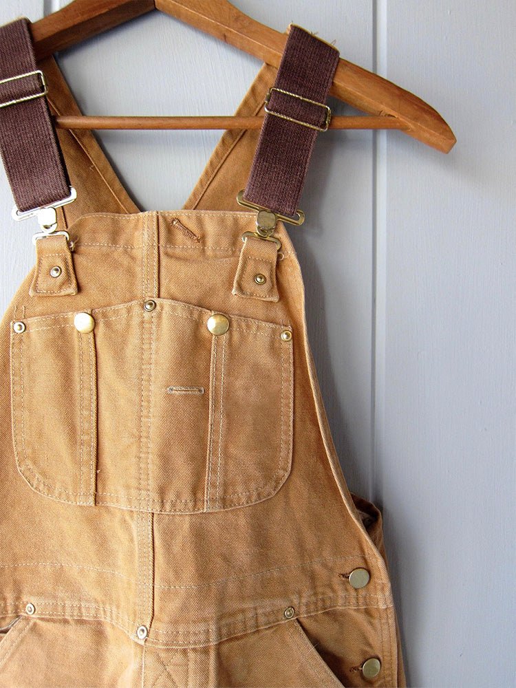 Loose overalls with adjustable straps and pockets
