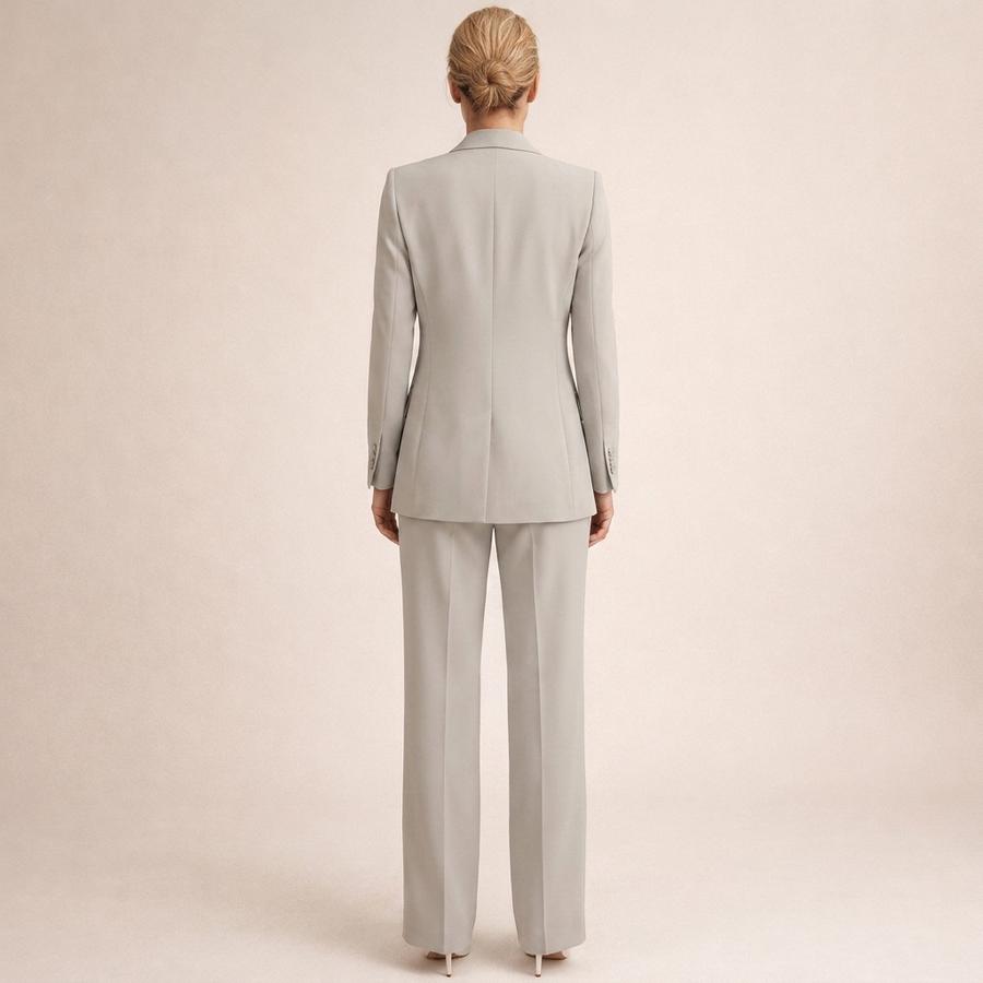 Elegant dresssett til kvinner med jakke og bukse i rett snitt, beige