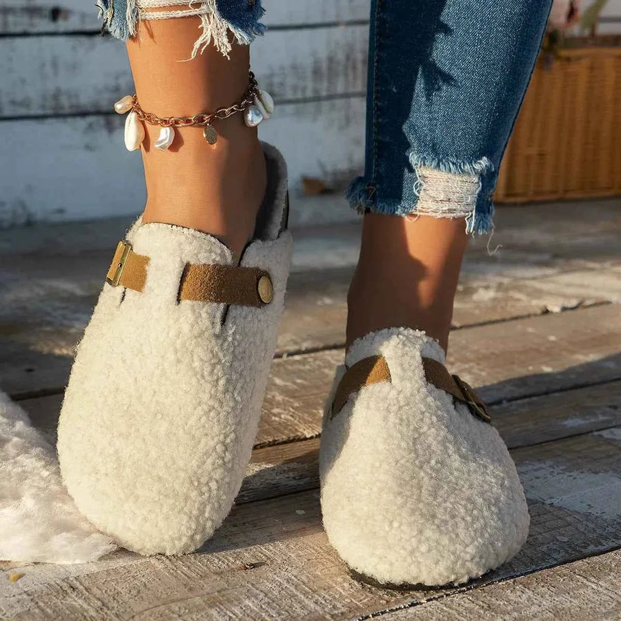 Sabots Doux Femme Aspect Peluche avec Boucle Décorative