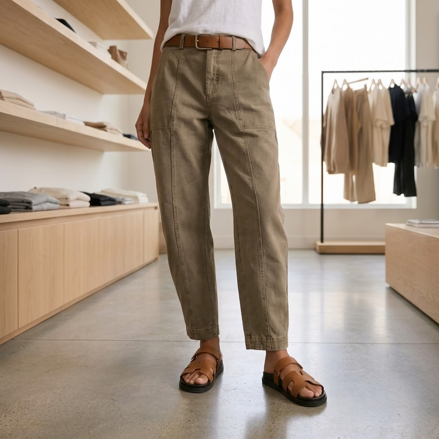 Pantalon femme coupe décontractée couleur kaki clair avec ceinture
