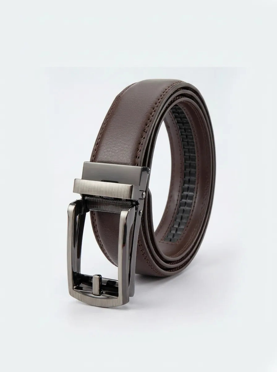 Cinturón para hombre con hebilla automática de material con aspecto de cuero