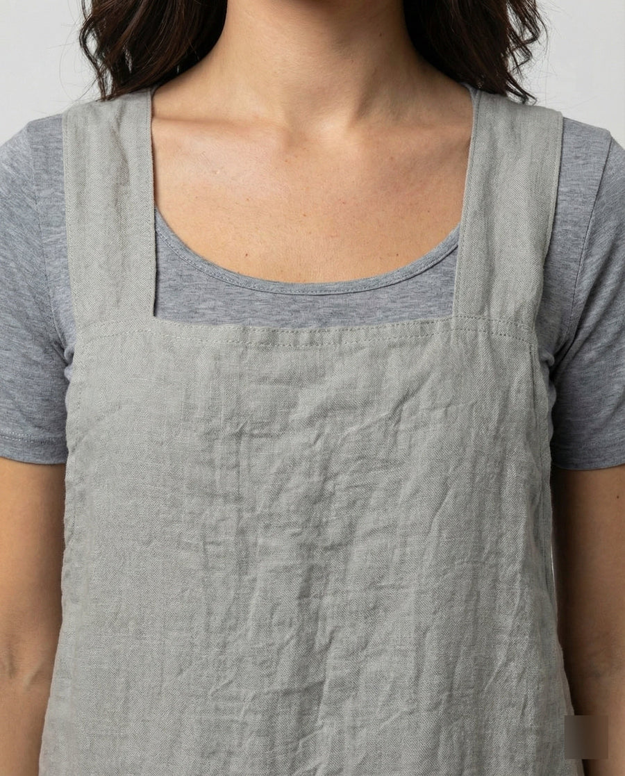 Vestido tipo delantal de tejido ligero, con tirantes anchos y bolsillos – estilo casual