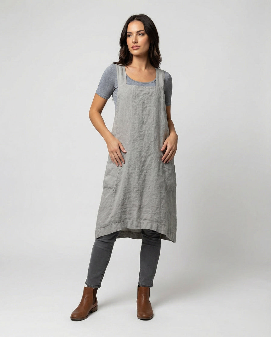 Vestido tipo delantal de tejido ligero, con tirantes anchos y bolsillos – estilo casual