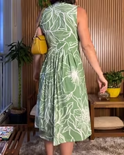 Lässiges ärmelloses Midikleid für Damen mit Blumenmuster, plissiertem V-Ausschnitt