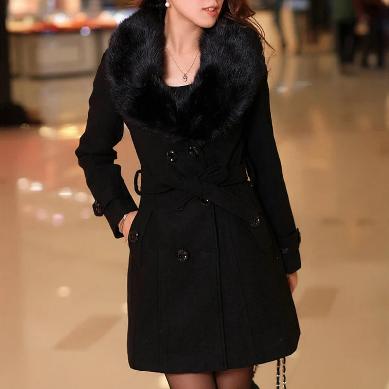 Women’s winter coat with faux-fur buckle collar and long sleeves