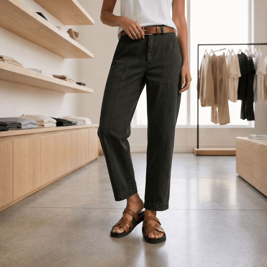Pantalon femme coupe décontractée couleur kaki clair avec ceinture