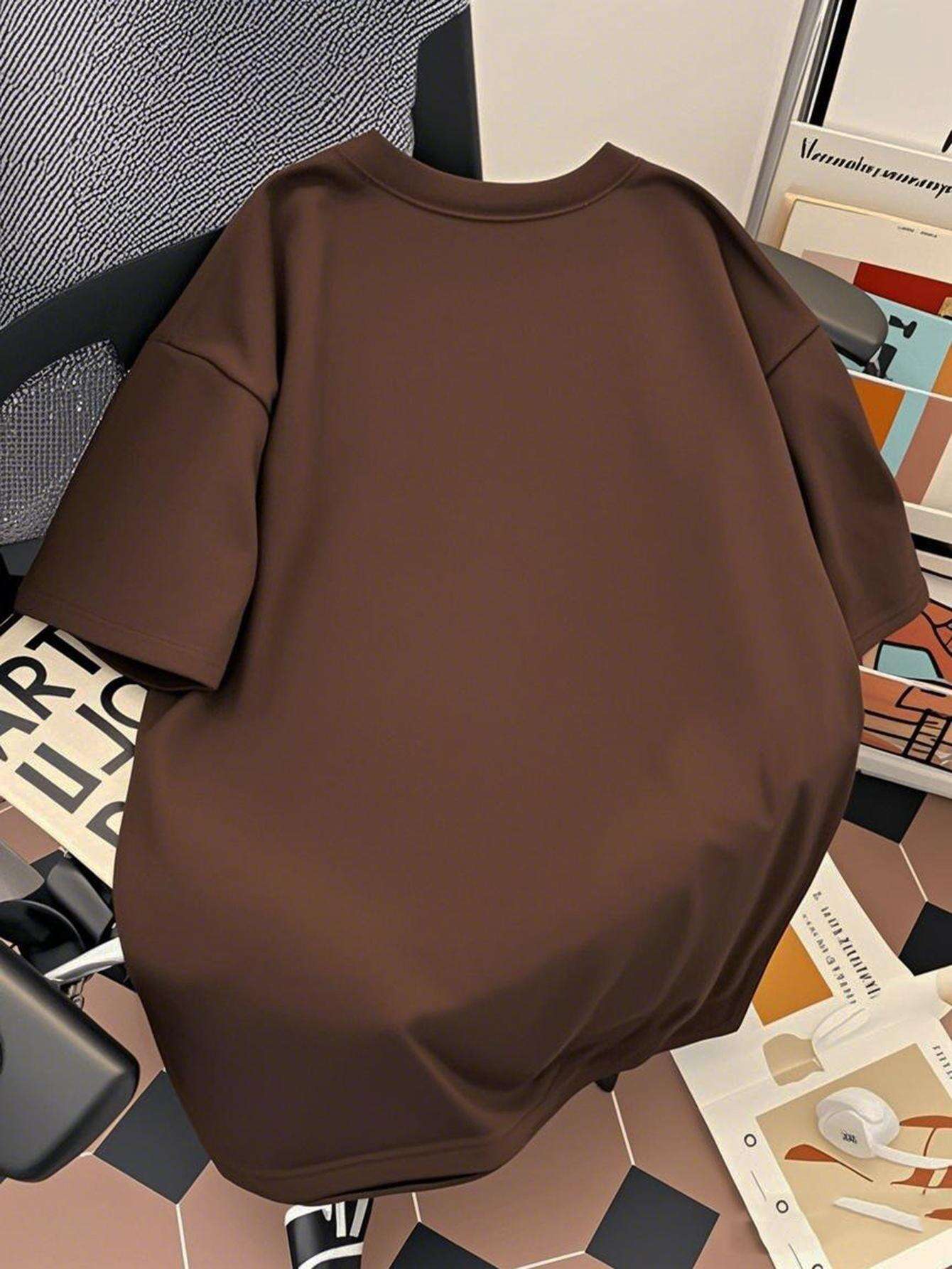 Legeres Herren-T-Shirt mit trendigem Streetwear-Motiv eines urbanen Bären