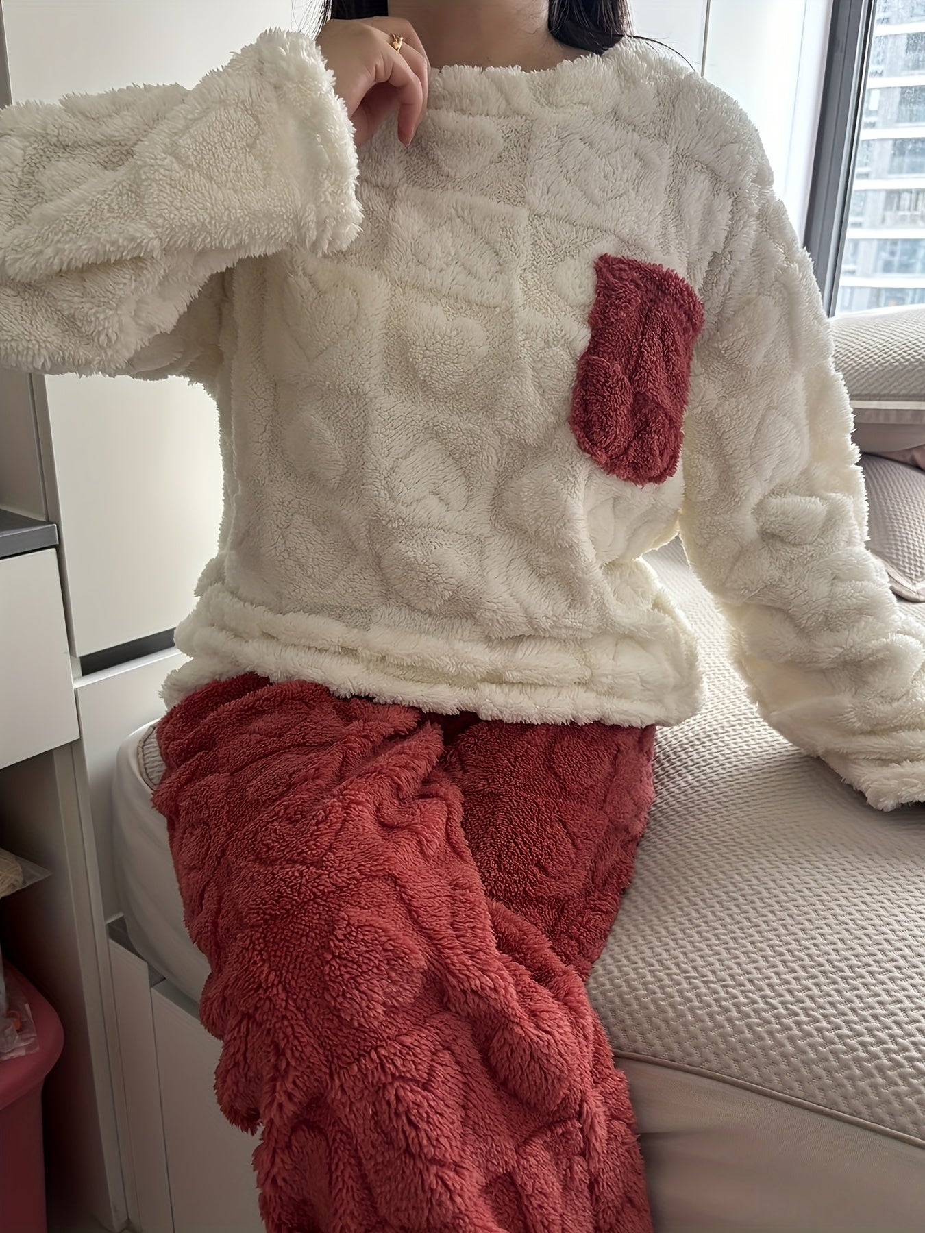 Pyjama Femme Doux Bicolore Motif Cœurs avec Poche Poitrine
