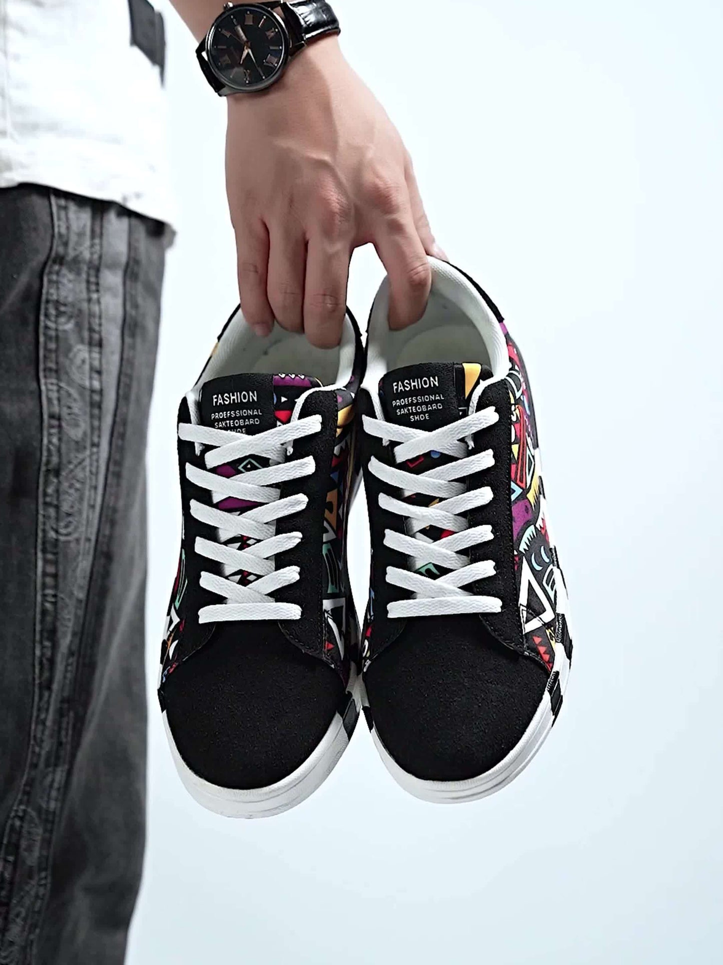 Herresneakers med urban grafisk stil til fritid og udendørs brug