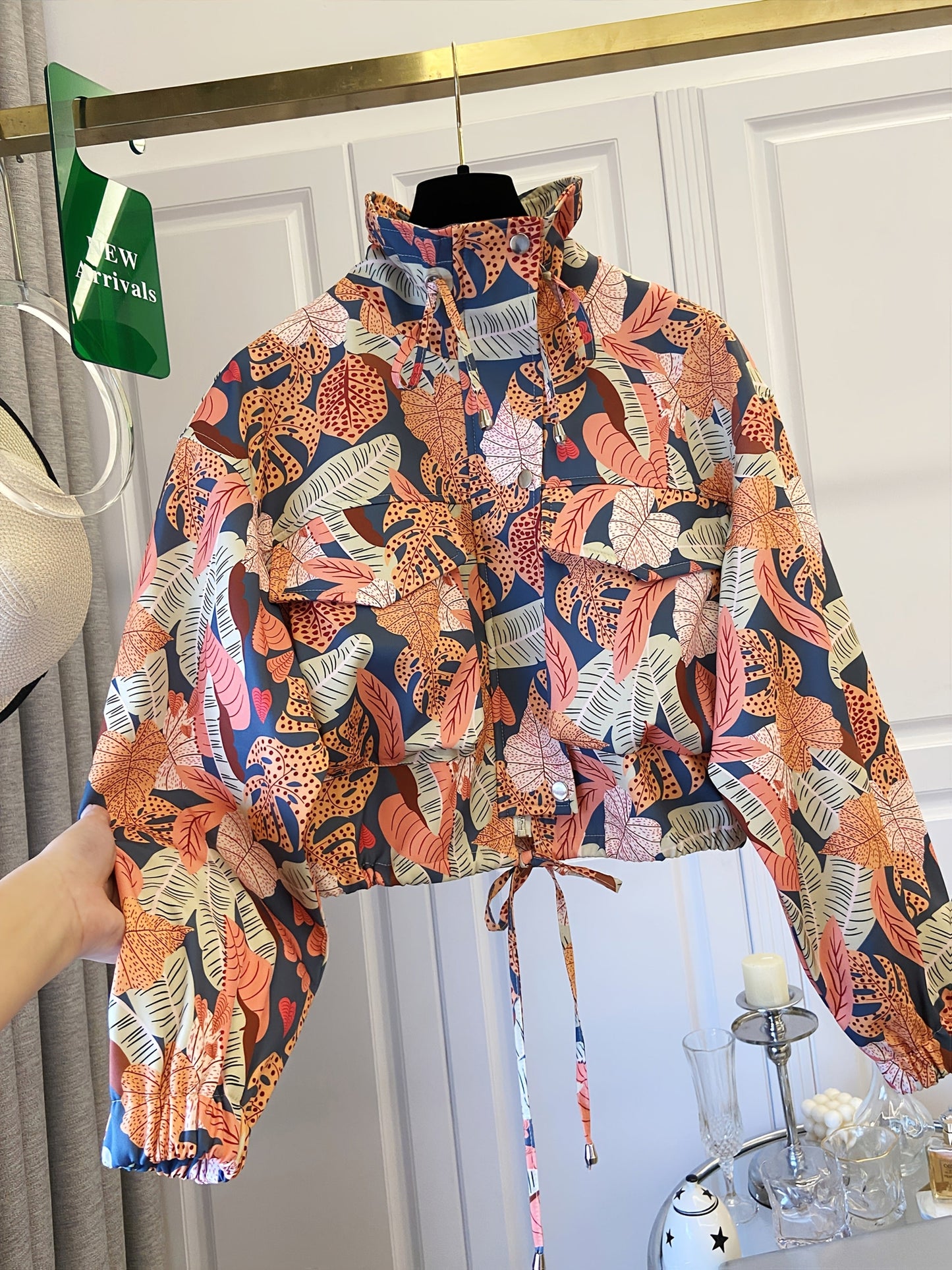 Veste courte à motif floral et abstrait pour femme avec col montant et cordon de serrage