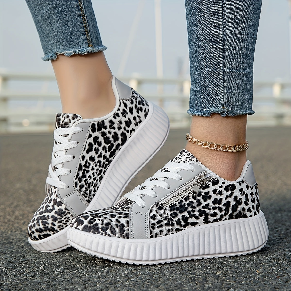 Baskets Femme Léopard Mode à Lacets avec Plateforme et Fermeture Éclair - Style Urbain Décontracté