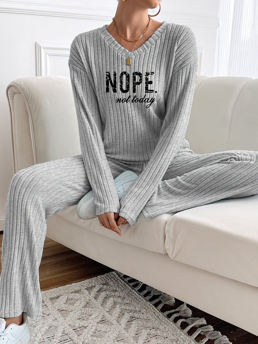 Ensemble côtelé Femme avec inscription "NOPE not today", col en V et pantalon large