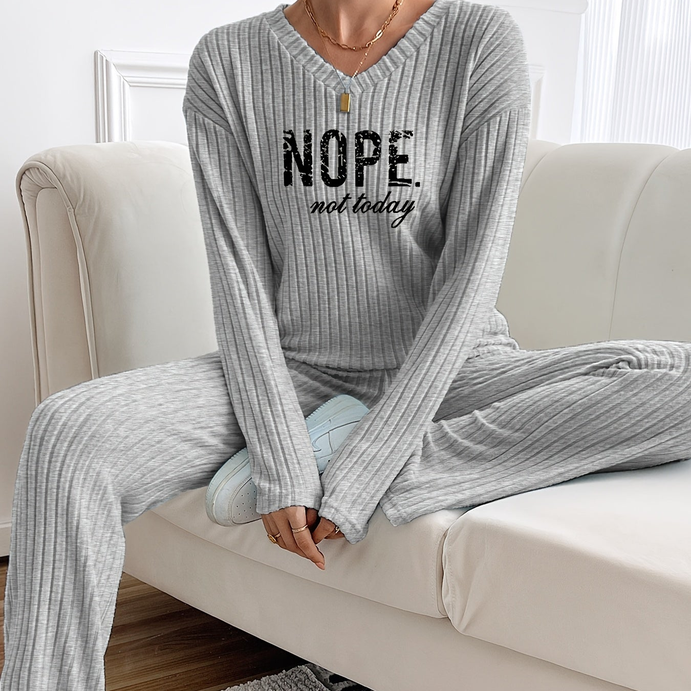Ensemble côtelé Femme avec inscription "NOPE not today", col en V et pantalon large