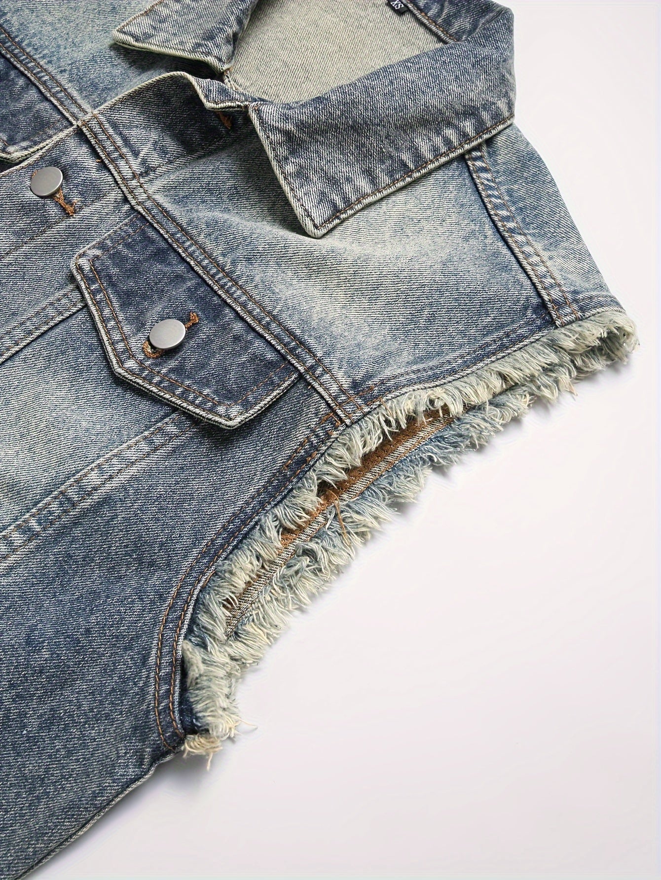 Veste sans manches en denim délavé bleu pour homme avec boutons et poches