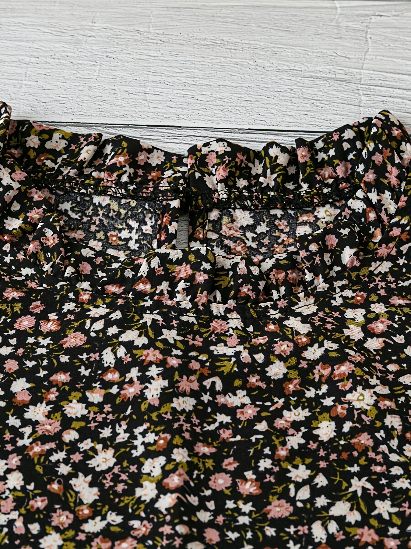 Elegant blommig blus med volangärmar för kvinnor - Avslappnad sommarstil