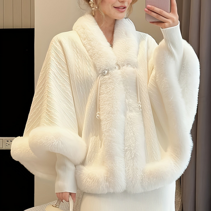 Manteau Femme court blanc avec bordures imitation fourrure douces et fermeture à brandebourg