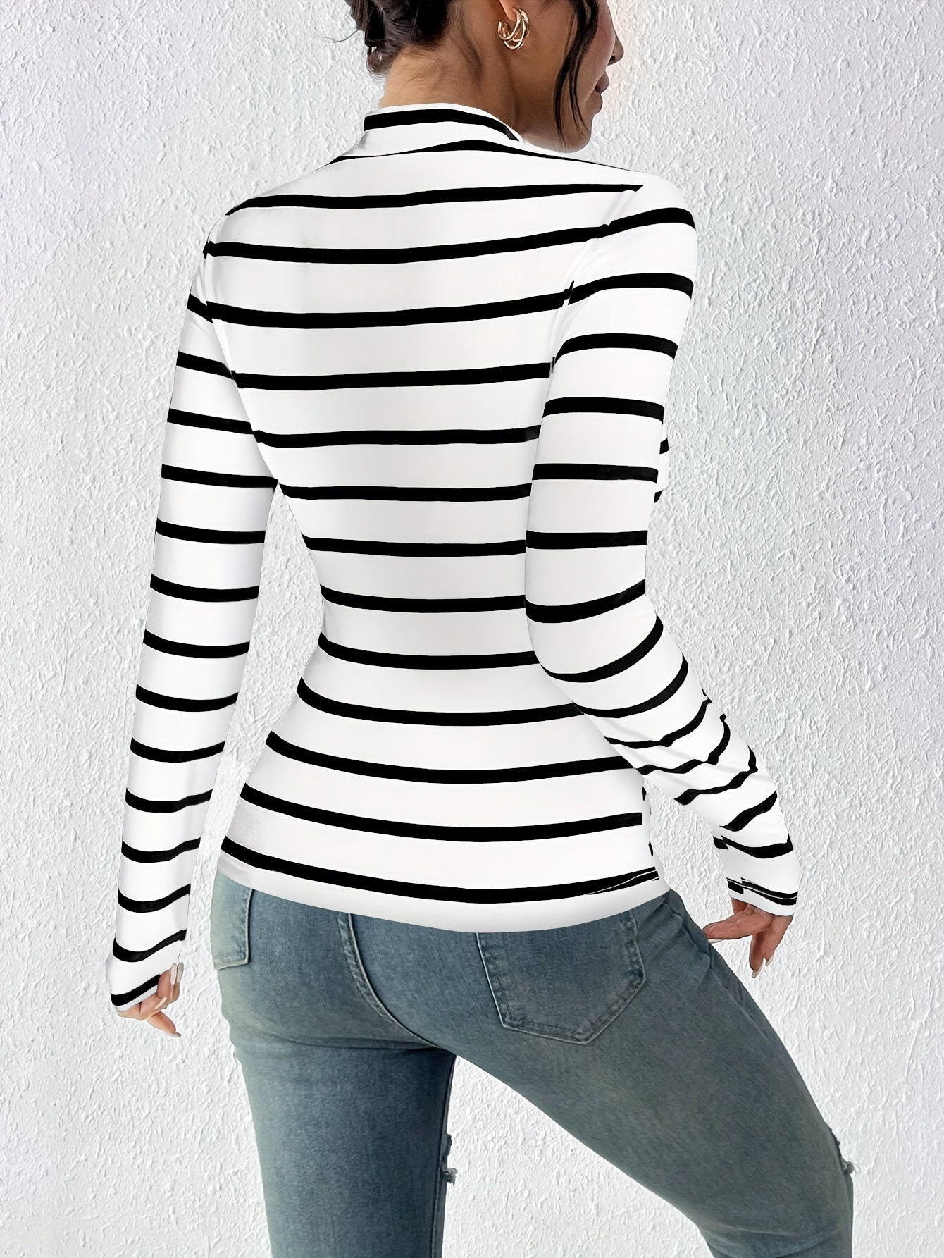 Haut moulant femme col montant rayé noir et blanc à manches longues