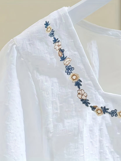 Elegant women's blouse with square neckline and floral embroidery, casual spring-summer style