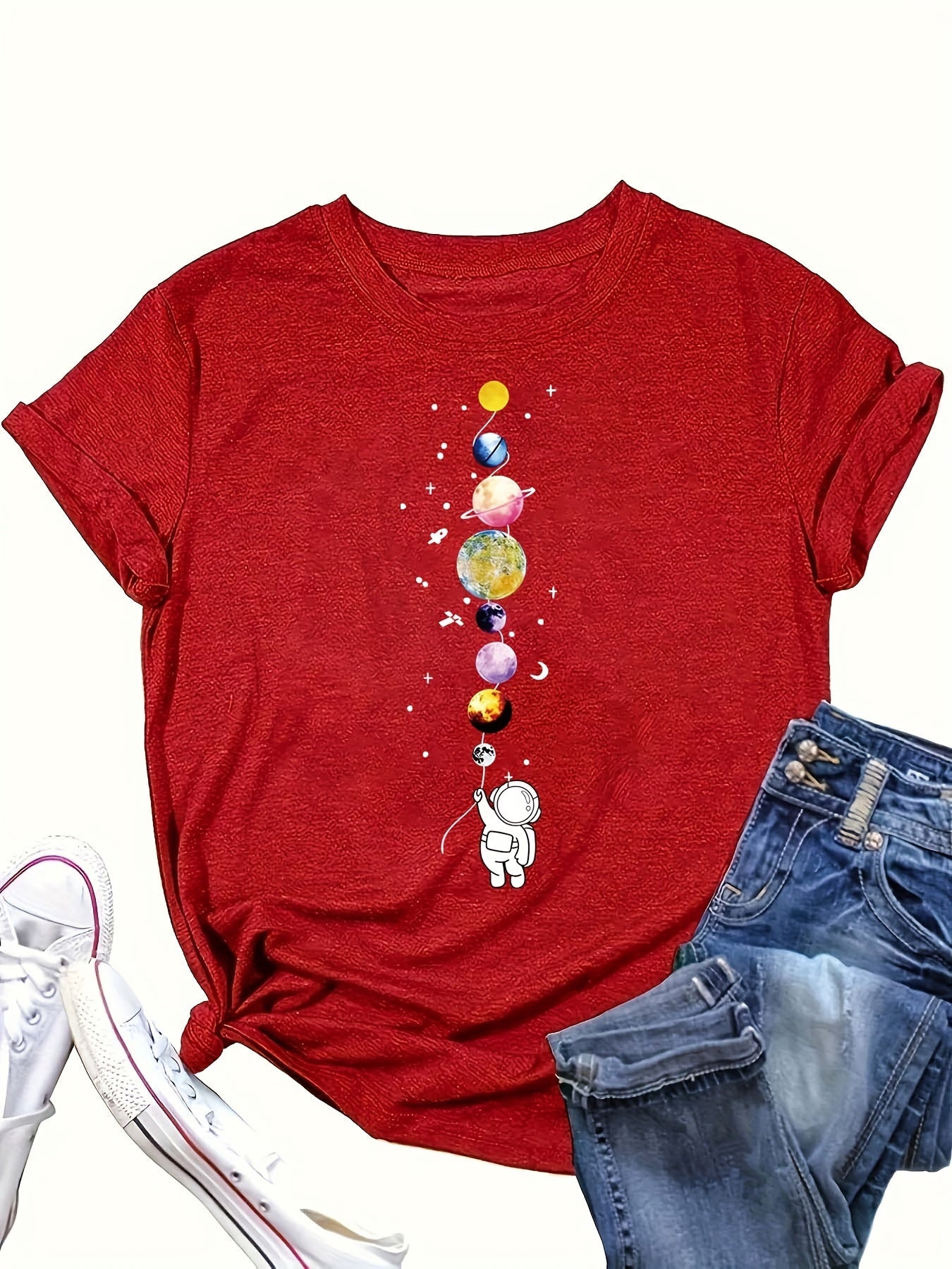 T-shirt donna stile casual con motivo astronauta e pianeti, ispirazione spazio, ideale per appassionate di scienza e moda urbana