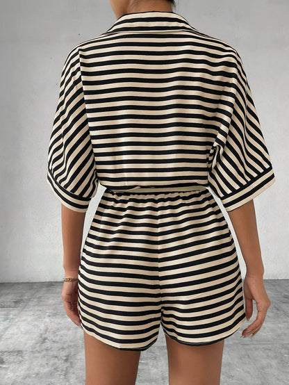 Lässiger gestreifter Damen-Shorts-Overall – schicker und bequemer Sommerstil