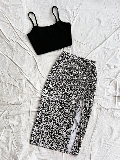 Conjunto femenino falda con flores y top de tirantes estilo vacaciones elegantes