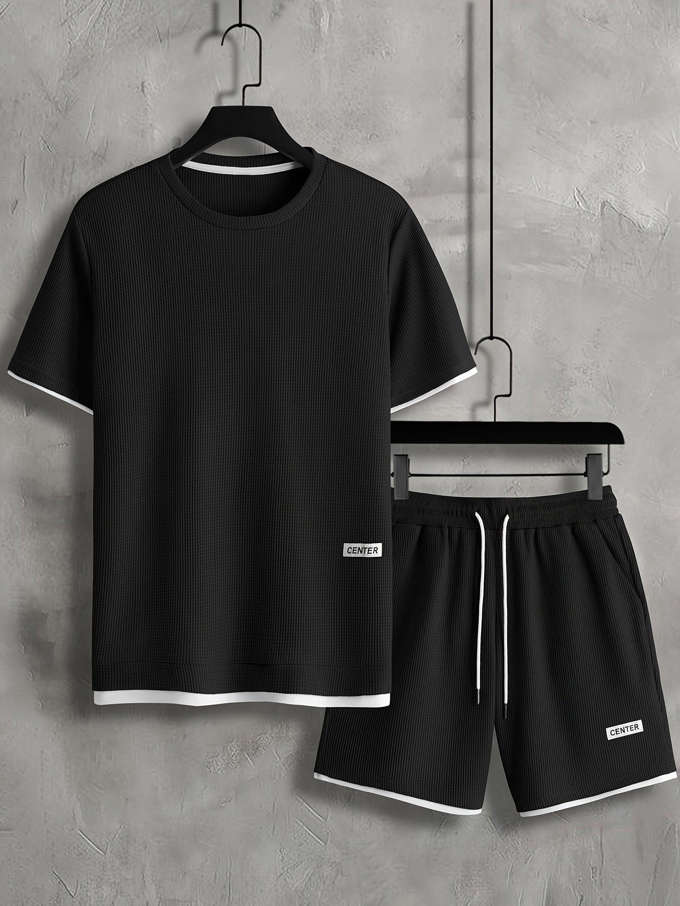 Lässiges Sommeroutfit Herren – T-Shirt und Shorts moderner Stil für Freizeit und Alltag